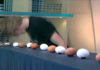 Рекорд по разбиванию яиц головой: 121 яйцо в минуту
